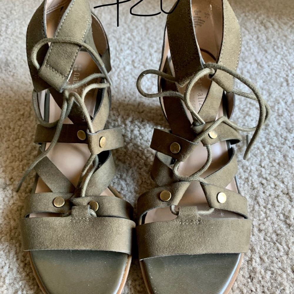 Brand new Naturalizer Olive high heel sandals